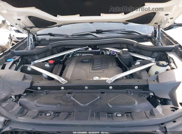 5UXCW2C06M9E80518 2021 BMW X7 White უკანა ხედი
