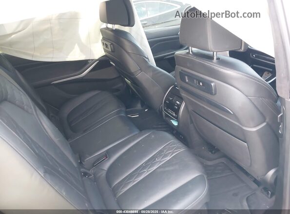 5UXCW2C06M9E80518 2021 BMW X7 White VIN კოდის სტიკერის ხედი