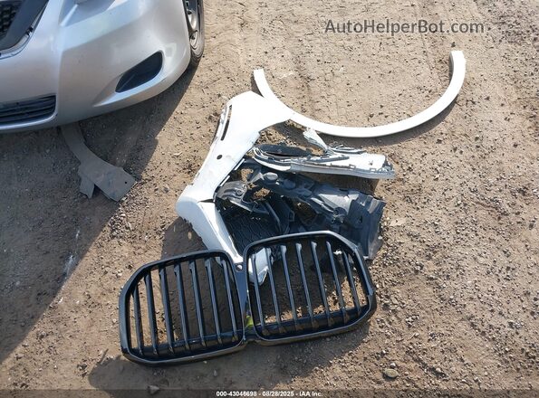 5UXCW2C06M9E80518 2021 BMW X7 White ხელსაწყოთა პანელის ხედი