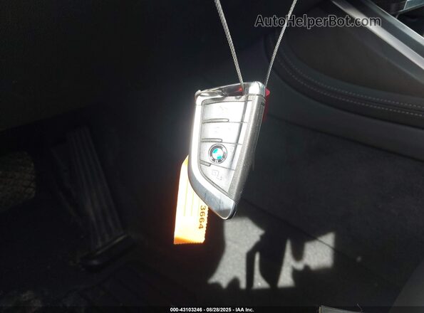 5UXCW2C06N9L68588 2022 BMW X7 Серый Вид панели приборов