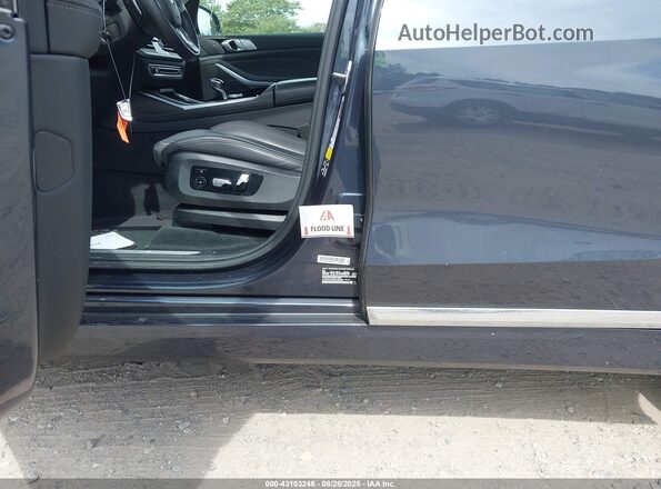 5UXCW2C06N9L68588 2022 BMW X7 Серый Вид спереди