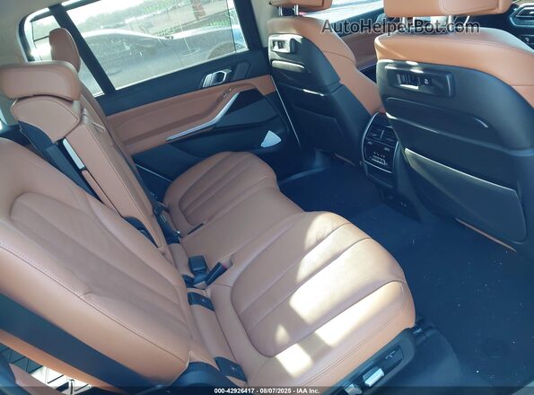 5UXCW2C07M9E12258 2021 BMW X7 White Widok naklejki z numerem VIN