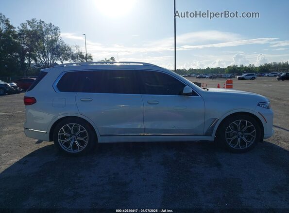 5UXCW2C07M9E12258 2021 BMW X7 White Widok wnętrza z tyłu