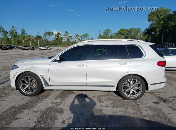 5UXCW2C07M9E12258 2021 BMW X7 White Widok wnętrza 360 stopni