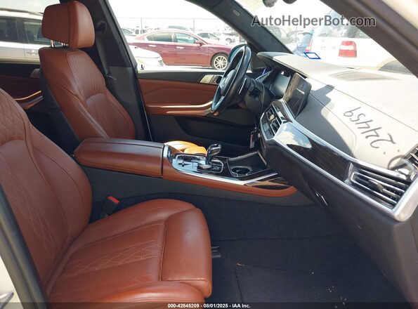 5UXCX6C08M9F23597 2021 BMW X7 Белый Вид салона спереди