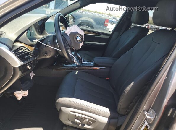 5UXKR2C58J0X09082 2018 BMW X5 Серебряный Вид салона спереди