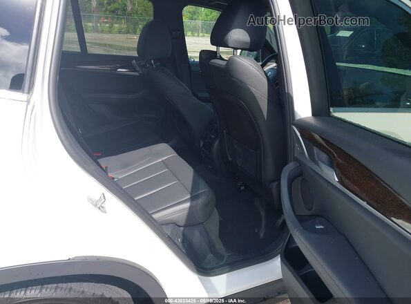 5UXTY3C00M9E32853 2021 BMW X3 White VIN կոդի պիտակի տեսք