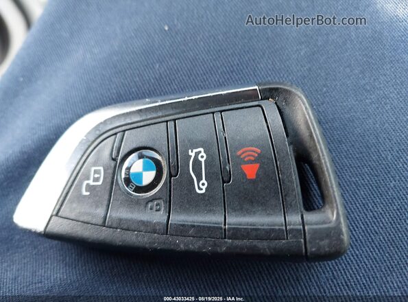 5UXTY3C00M9E32853 2021 BMW X3 White Առջևի վահանակի տեսք