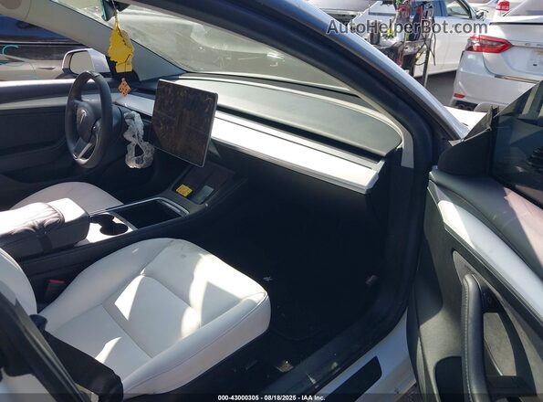5YJ3E1EA0MF065346 2021 TESLA MODEL 3 White Widok wnętrza z przodu