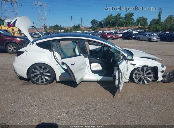 5YJ3E1EB1SF874831 2025 TESLA MODEL 3 Белый Вид задней части салона