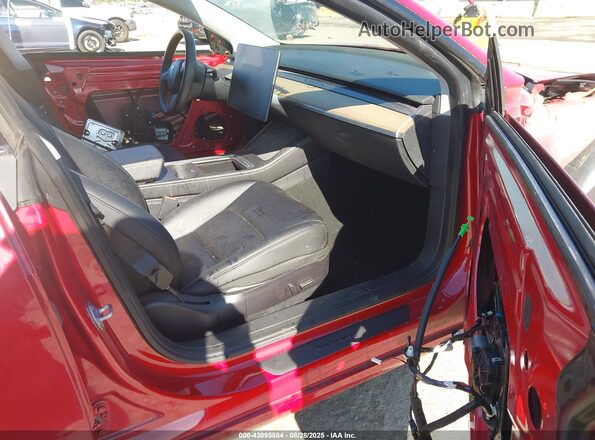 5YJ3E1EB8MF998985 2021 TESLA MODEL 3 Red Widok wnętrza z przodu