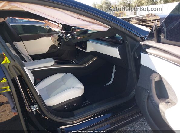 5YJSA1E64RF533525 2024 TESLA MODEL S Черный Вид салона спереди