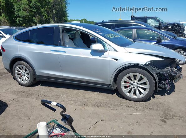 5YJXCBE4XGF030048 2016 TESLA MODEL X Серебряный Вид щитка приборов