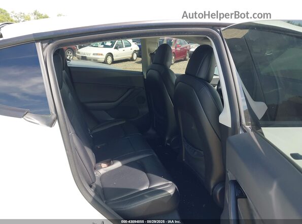 5YJYGDEE2LF038779 2020 TESLA MODEL Y White Widok naklejki z numerem VIN