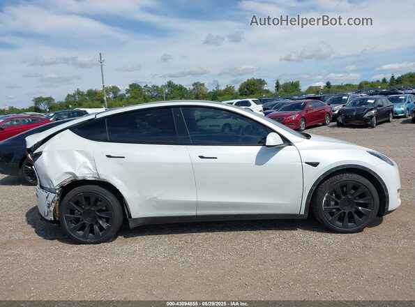 5YJYGDEE2LF038779 2020 TESLA MODEL Y White Widok wnętrza z tyłu