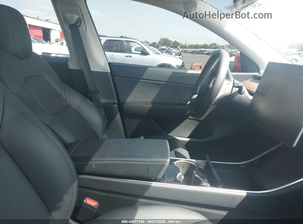 5YJYGDEE7LF030371 2020 TESLA MODEL Y Red Widok wnętrza z przodu
