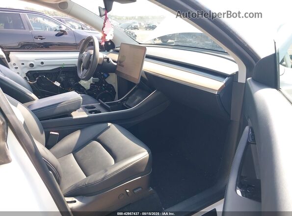 5YJYGDEE8LF044442 2020 TESLA MODEL Y Белый Вид салона спереди