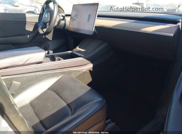 5YJYGDEE9MF214695 2021 TESLA MODEL Y White Widok wnętrza z przodu