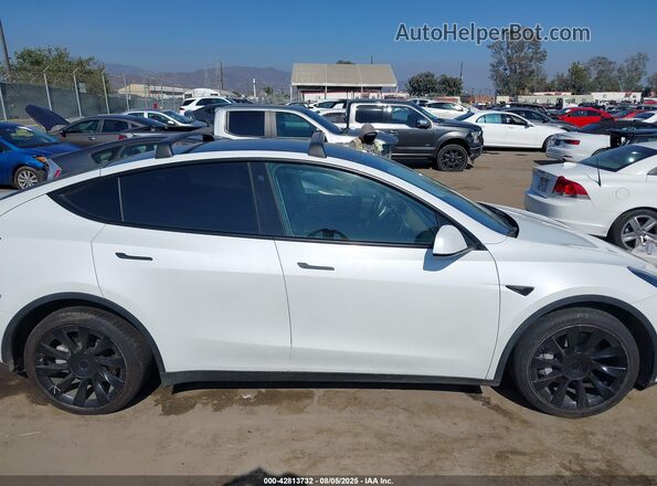 5YJYGDEE9MF214695 2021 TESLA MODEL Y White Widok wnętrza z tyłu