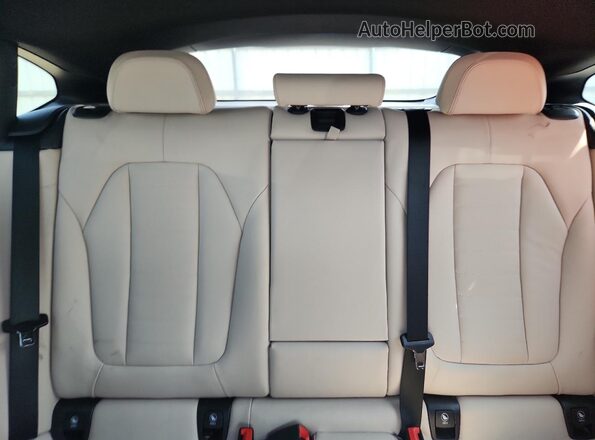 5YMUJ0C07LLA99861 2020 BMW X4 Серебряный Вид задних сидений