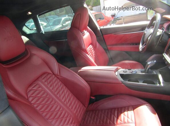 ZN661ZUT5NX3906XX 2022 MASERATI LEVANTE Black Widok z przodu
