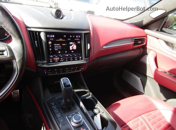 ZN661ZUT5NX3906XX 2022 MASERATI LEVANTE Black Widok zestawu wskaźników