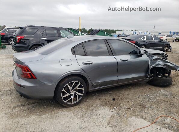 7JRA22TK1LG033240 2020 VOLVO S60 Серебряный Передняя правая четверть