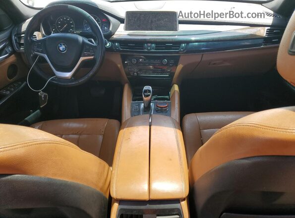 5UXKU2C5XJ0X48819 2018 BMW X6 White Widok zestawu wskaźników