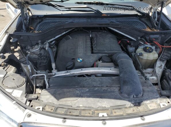 5UXKU2C5XJ0X48819 2018 BMW X6 White Widok naklejki z numerem VIN