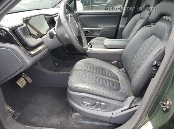 7FCTGAAL2NN000495 2022 RIVIAN R1T Зеленый Вид салона спереди