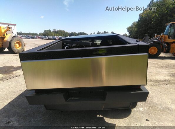 7G2CEHED2SA076813 2025 TESLA CYBERTRUCK Silver 