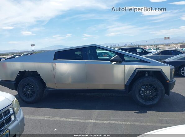 7G2CEHED5SA062985 2025 TESLA CYBERTRUCK Серебряный Вид спереди