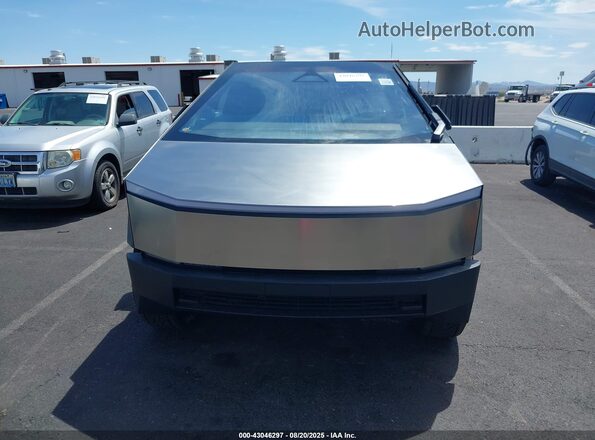 7G2CEHED5SA062985 2025 TESLA CYBERTRUCK Серебряный Вид щитка приборов