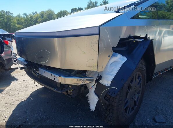7G2CEHED6RA018262 2024 TESLA CYBERTRUCK Серебряный Вид спереди