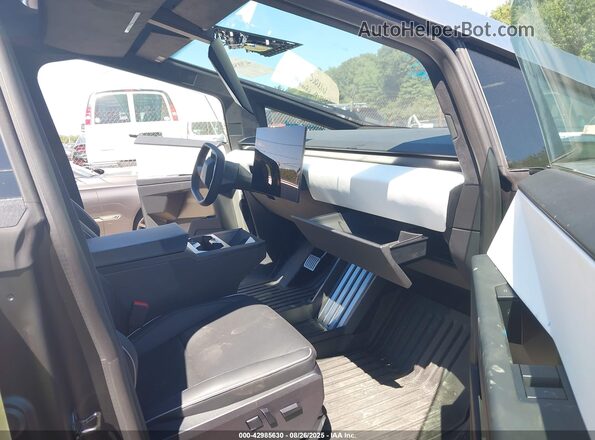 7G2CEHED6RA018262 2024 TESLA CYBERTRUCK Серебряный Вид салона спереди