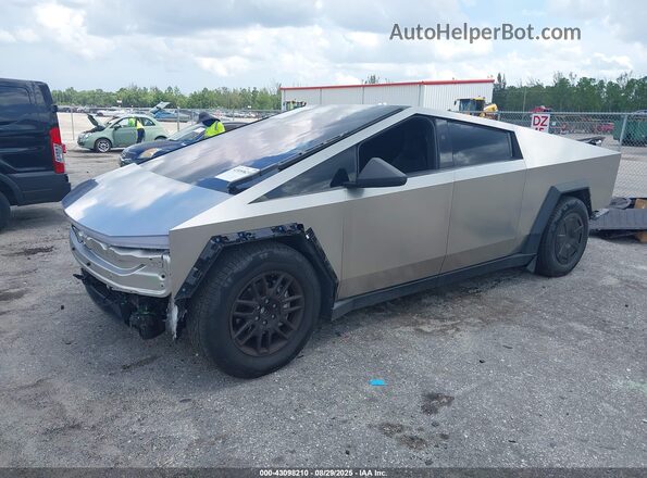 7G2CEHED7RA046314 2024 TESLA CYBERTRUCK Серебряный Передняя левая четверть
