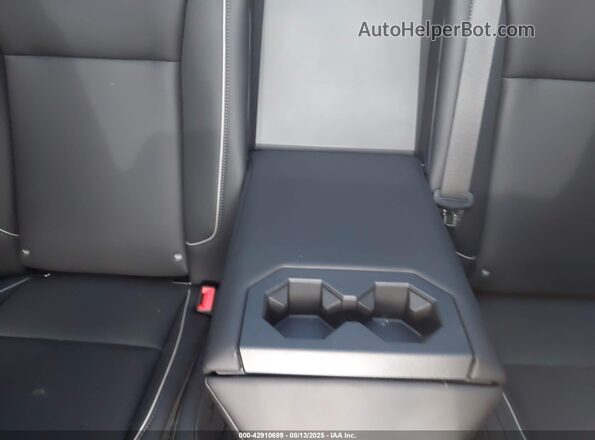 7G2CEHEE3SA061973 2025 TESLA CYBERTRUCK Silver Widok naklejki z numerem VIN