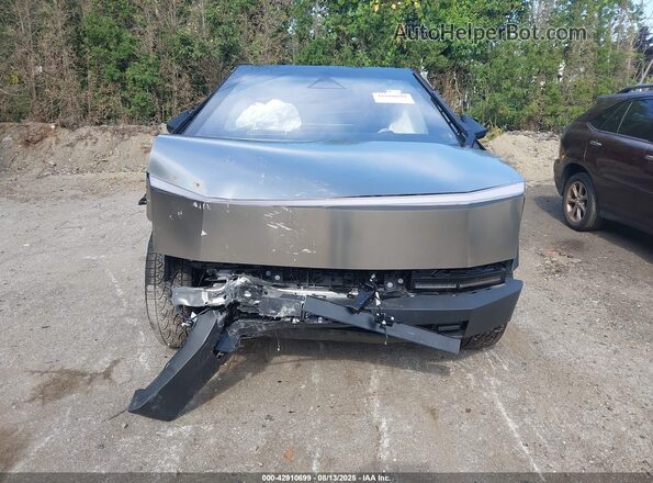7G2CEHEE3SA061973 2025 TESLA CYBERTRUCK Silver Widok deski rozdzielczej