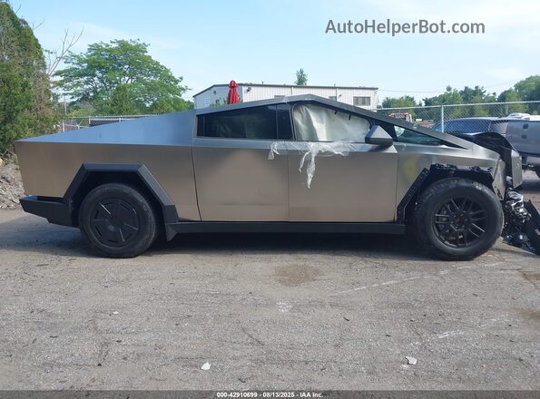 7G2CEHEE3SA061973 2025 TESLA CYBERTRUCK Silver Widok zestawu wskaźników
