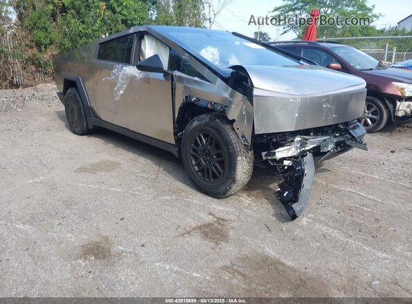 7G2CEHEE3SA061973 2025 TESLA CYBERTRUCK Silver Przód prawy