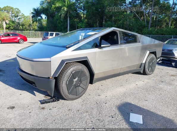 7G2CEHEE5SA059951 2025 TESLA CYBERTRUCK Серебряный Передняя левая четверть