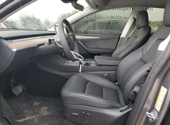 7SAYGAEEXSF303786 2025 TESLA MODEL Silver წინა სალონის ხედი