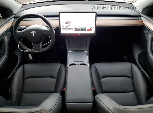 7SAYGAEEXSF303786 2025 TESLA MODEL Silver წინა პანელის ხედი