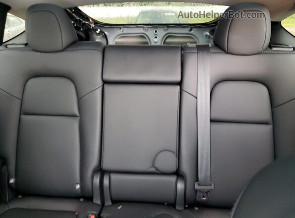 7SAYGAEEXSF303786 2025 TESLA MODEL Silver უკანა სავარძლების ხედი