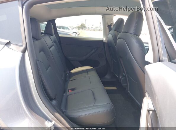 7SAYGDEE6RA300764 2024 TESLA MODEL Y Gray Widok naklejki z numerem VIN