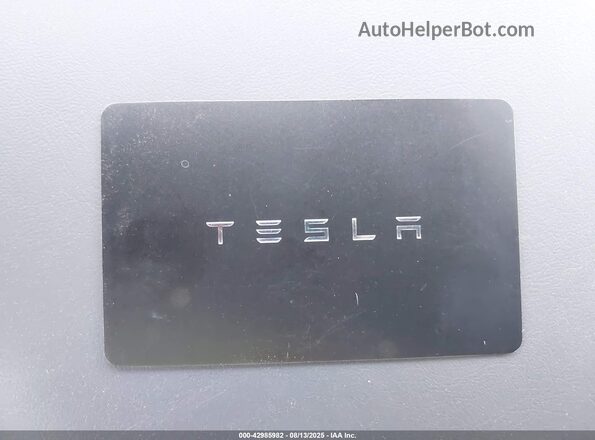 7SAYGDEE6RA300764 2024 TESLA MODEL Y Gray Widok deski rozdzielczej