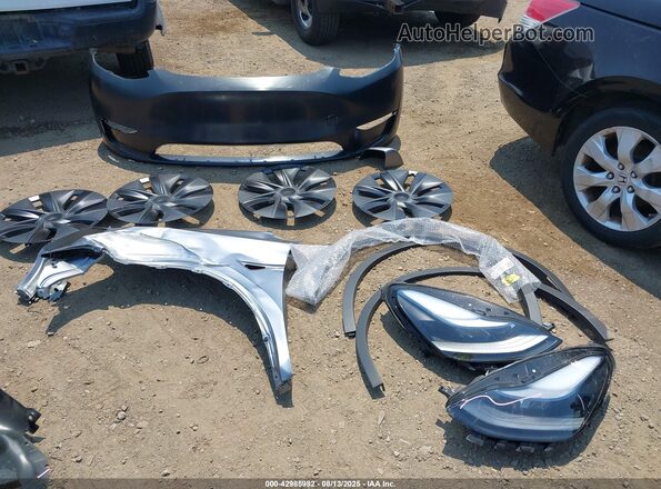 7SAYGDEE6RA300764 2024 TESLA MODEL Y Gray Widok zestawu wskaźników