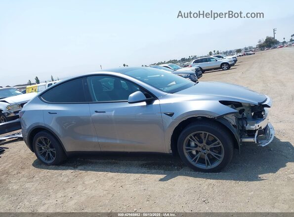 7SAYGDEE6RA300764 2024 TESLA MODEL Y Gray Widok wnętrza 360 stopni
