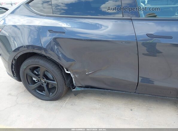 7SAYGDEE9TA399944 2026 TESLA MODEL Y Серый 