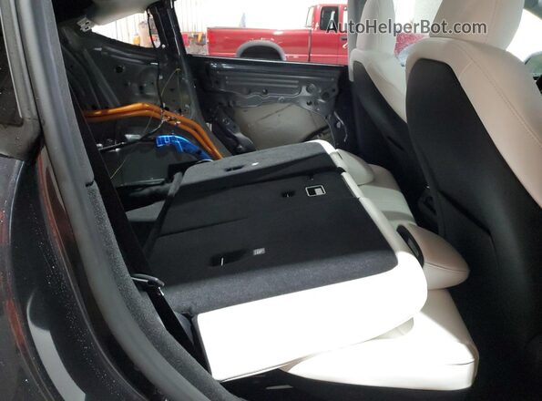 7SAYGDEEXTF350271 2026 TESLA MODEL Gray Widok tylnych siedzeń